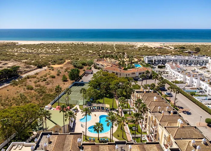 Praia Da Lota Beachfront Resort - Hotel & Apartments